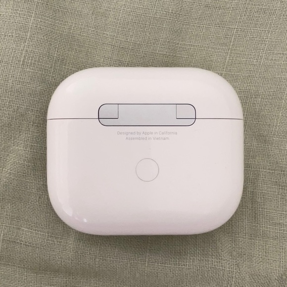 Apple AirPods 3rd Generation - Picture 2 of 2